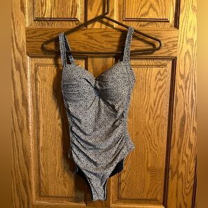 Women’s One Piece Swim Suit Size 4